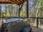 Stone Creek Lodge: Lowel-Level Deck Hot Tub